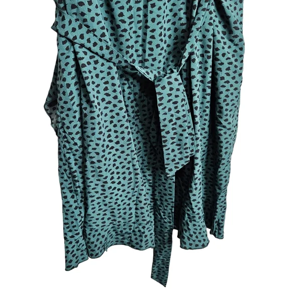 BloomChic Women's Green Ditsy Dot Wrap Ruffle V-Neck Knee Length Dress NWT 18/20 - Picture 8 of 15